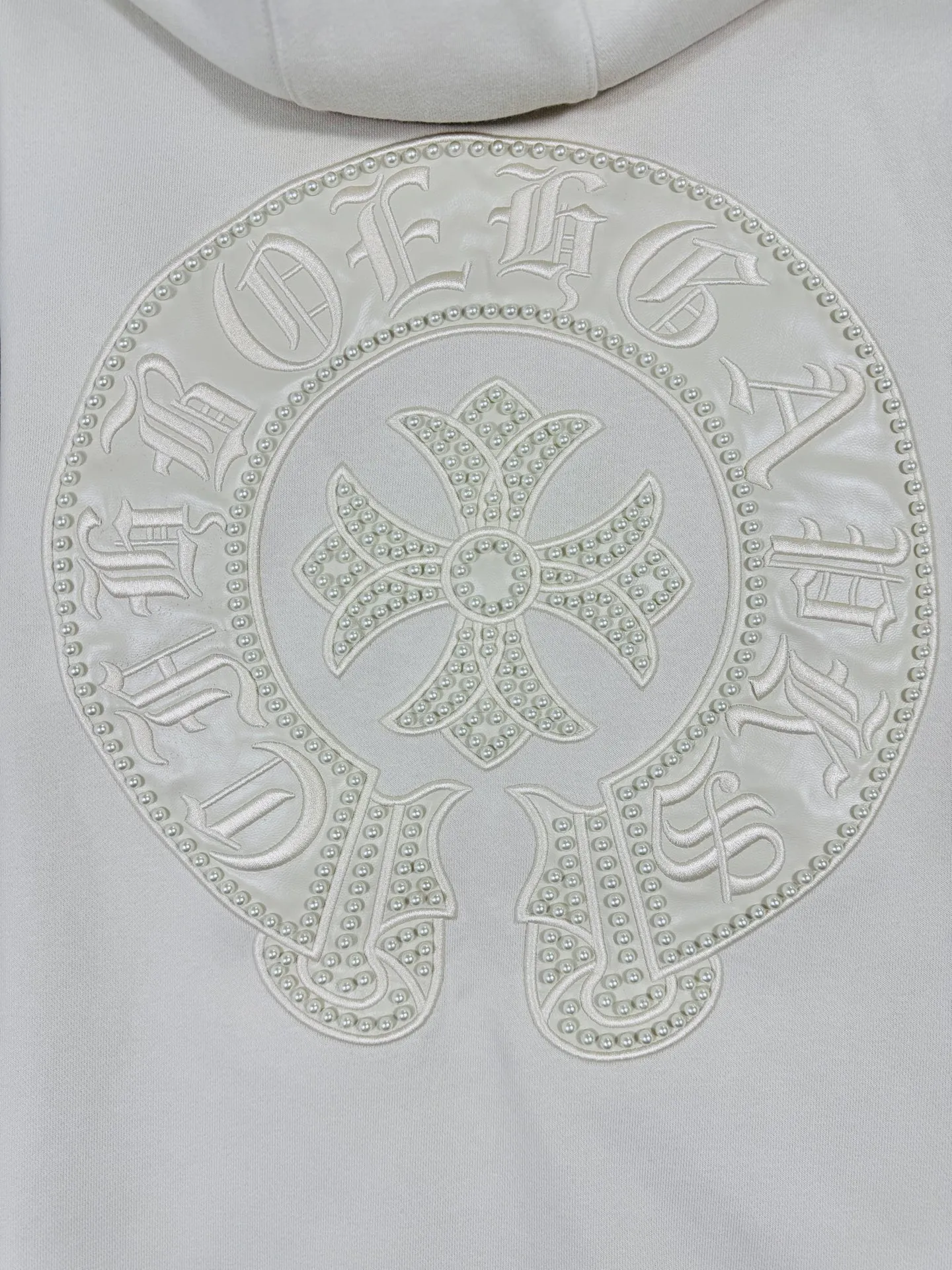 P350 top version, real shot without P, ​​different from market currency) 𝗖𝗵𝗿𝗼𝗺𝗲 𝗛𝗲𝗮𝗿𝘁𝘀/Cro Heart 2025 washed and burned flower patch embroidered autumn and winter new original single counter American hollow patch 3D couple casual cardigan sweatshirt 👑The highest version! Customized fabric 480g tripe terry fabric! American acid-washed and distressed original fabric, laser burning + leather embroidery, exquisite embroidery of letters! The best-selling model in the counter, very comfortable to wear. Accessories: original molded and authenticated collar label➕100% silk wash label. Genuine purchase-grade original hangtag➕matching hanging rope➕3D hanging beads➕original packaging bag. Craftsmanship: The original version has consistent wiring! The highest version of the armhole matching technique! Color: Black Apricot Size: S M L XL Style Number: 25-370